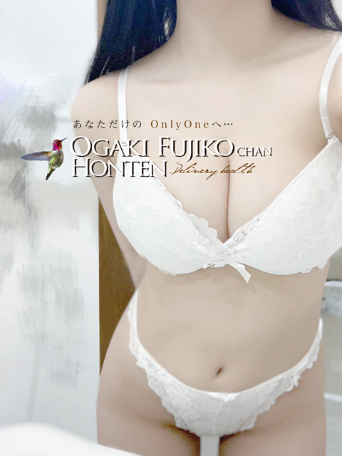 ニイナ  (現役女子大生)