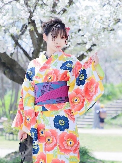 ひなの  (史上最高峰究極美少女)