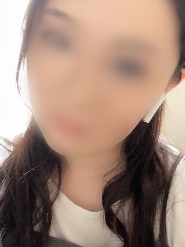 瞳  (色気ムンムン奥様)