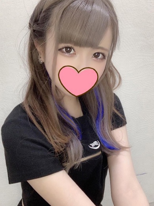 つむぎ  (騎乗位で潮吹き美女)