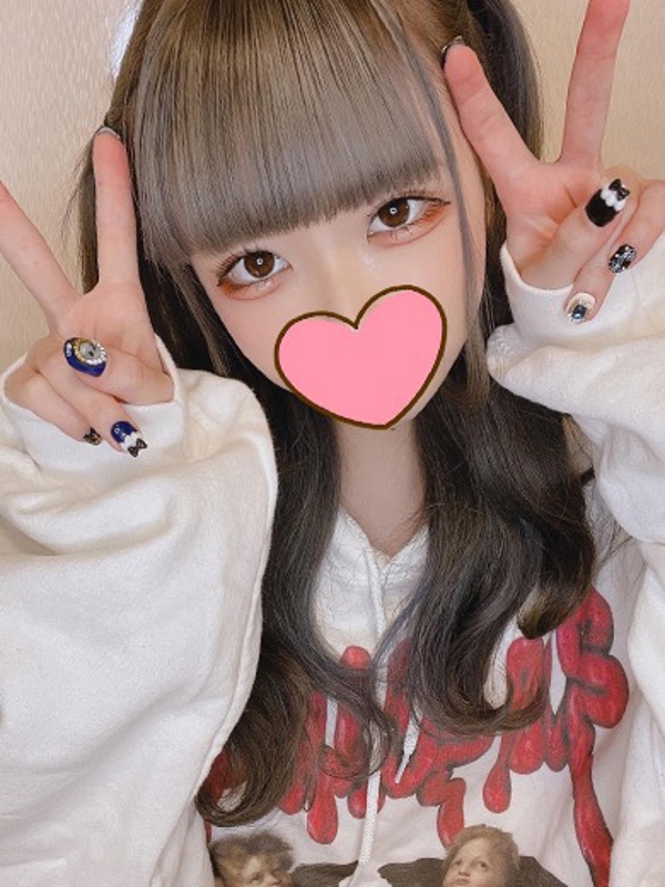 つむぎ  (騎乗位で潮吹き美女)