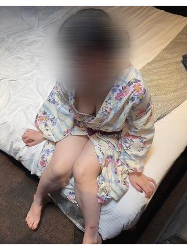 えま  (黒髪清楚系☆未経験)