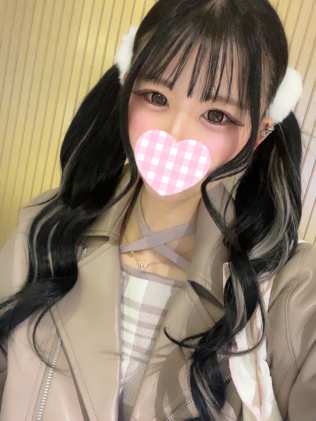 るり  (パイパン細身美少女)