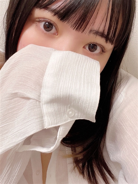 ゆな  (女子アナ系清楚OL)