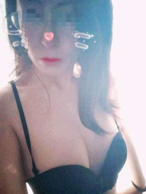 かすみ  (色白でエロい人妻さん)