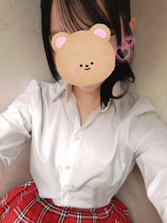 なな  (癒され笑顔の小柄妹系)