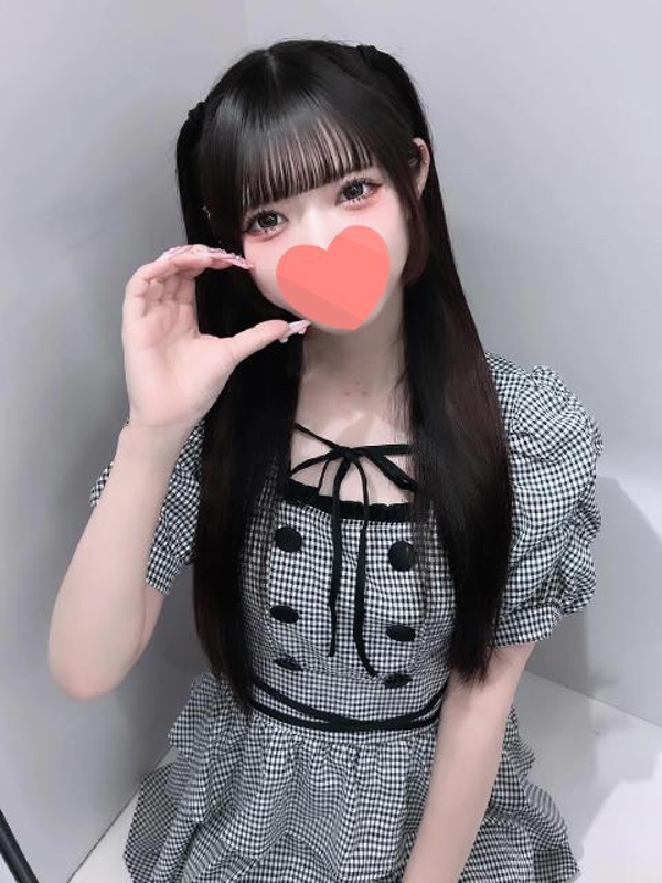 くるみ  (黒髪清楚な未経験新人)