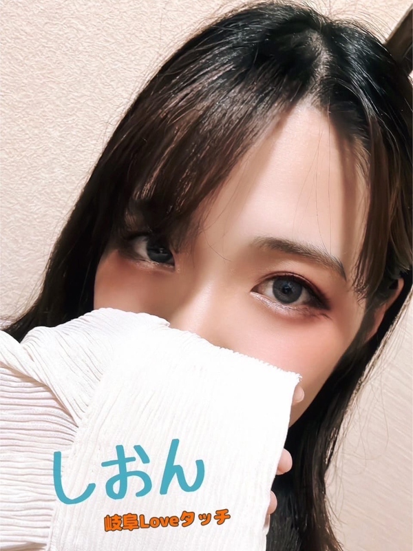 しおん⭐️SS級美少女  (スレンダーで美少女)