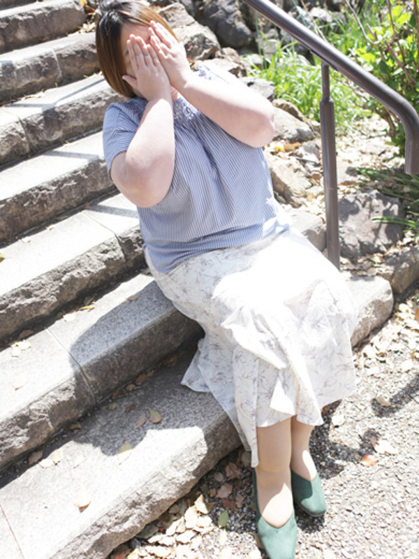 しのぶ  (豊満ボディ奥さん)