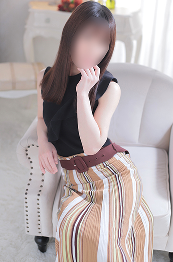 しいな  (体験・小柄で綺麗な妻)