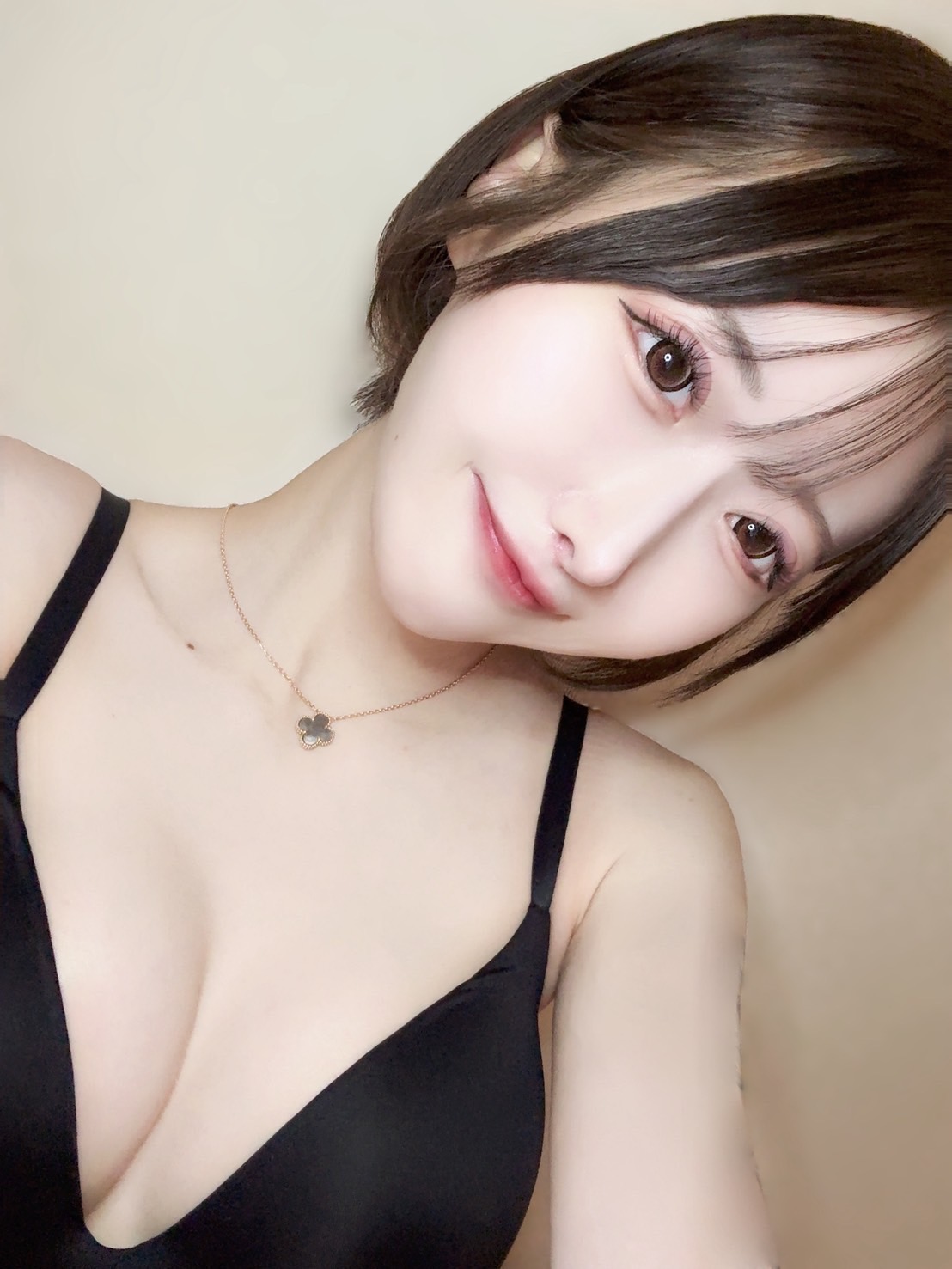 みな  (F乳★神レベル美女)