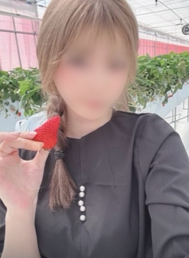 理子  (パイパンの美裸体奥様)