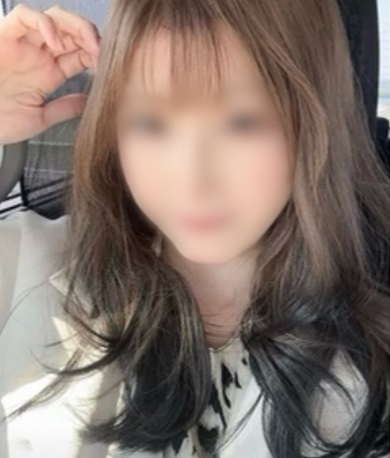 理子  (パイパンの美裸体奥様)