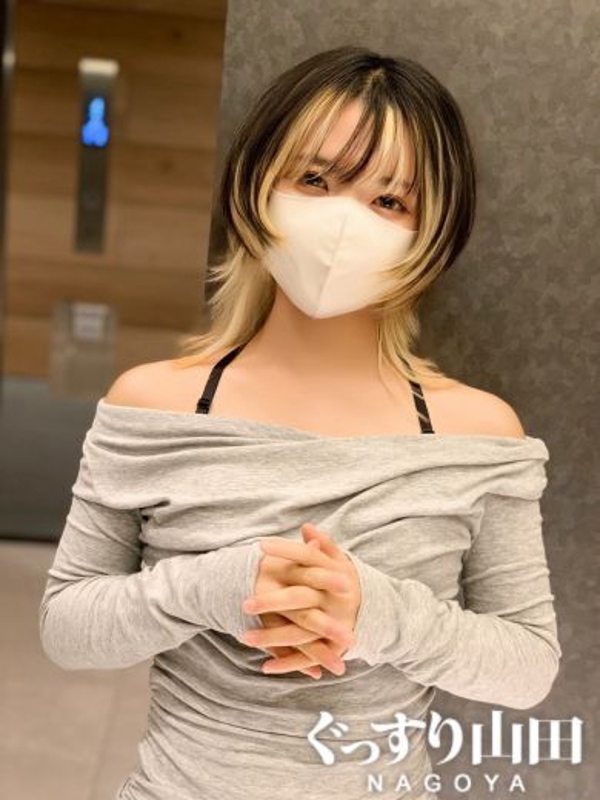 みさき  (小柄女子の癒し系！)