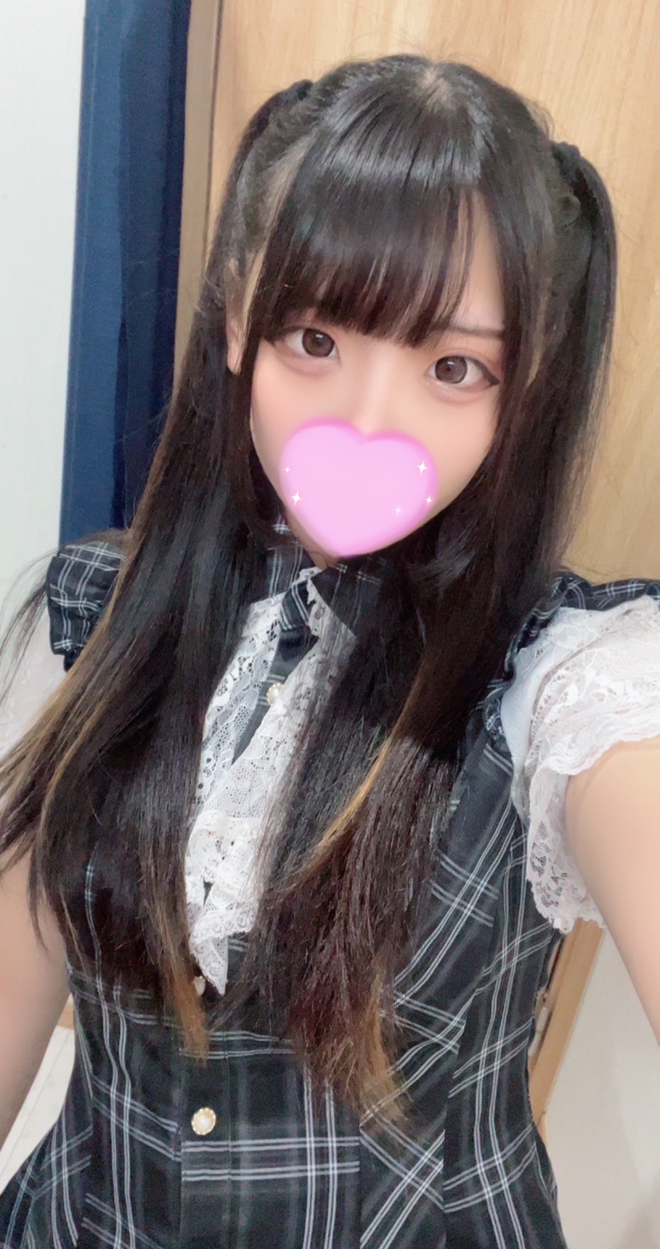 みと  (F乳アイドル美少女)