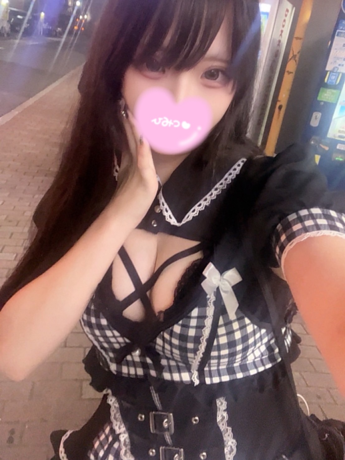 みと  (F乳アイドル美少女)