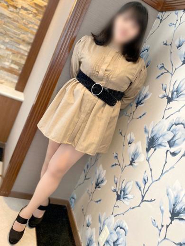 乙葉  (癒し系巨乳の新人若妻)