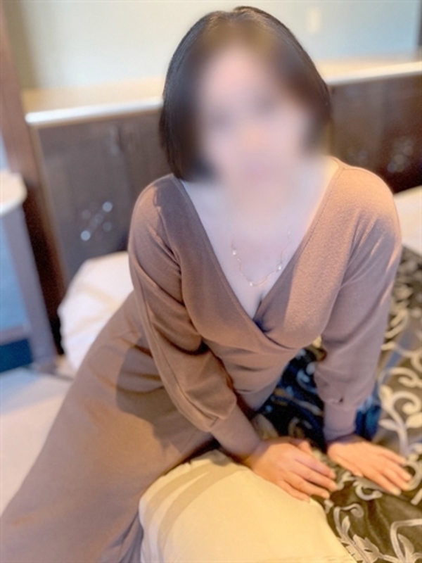 近本  (性欲溢れる奥様！)