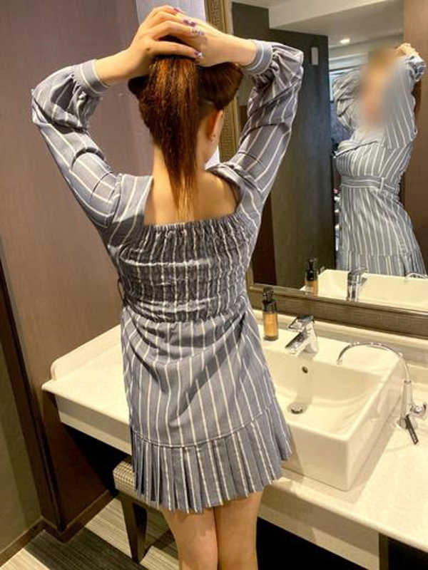 紅林(元AV女優)  (露出魔の美魔女！！)