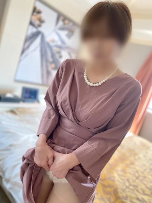 夏目  (巨乳スレンダー奥様)
