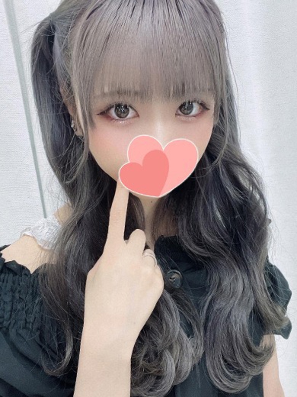 つむぎ  (騎乗位で潮吹き美女)