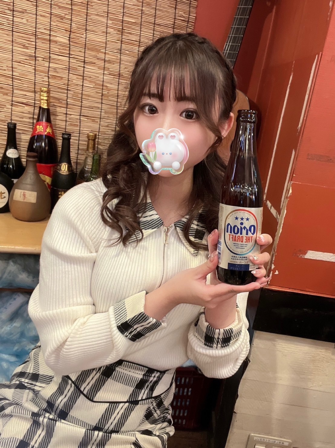 しおり  (清楚系アイドル)