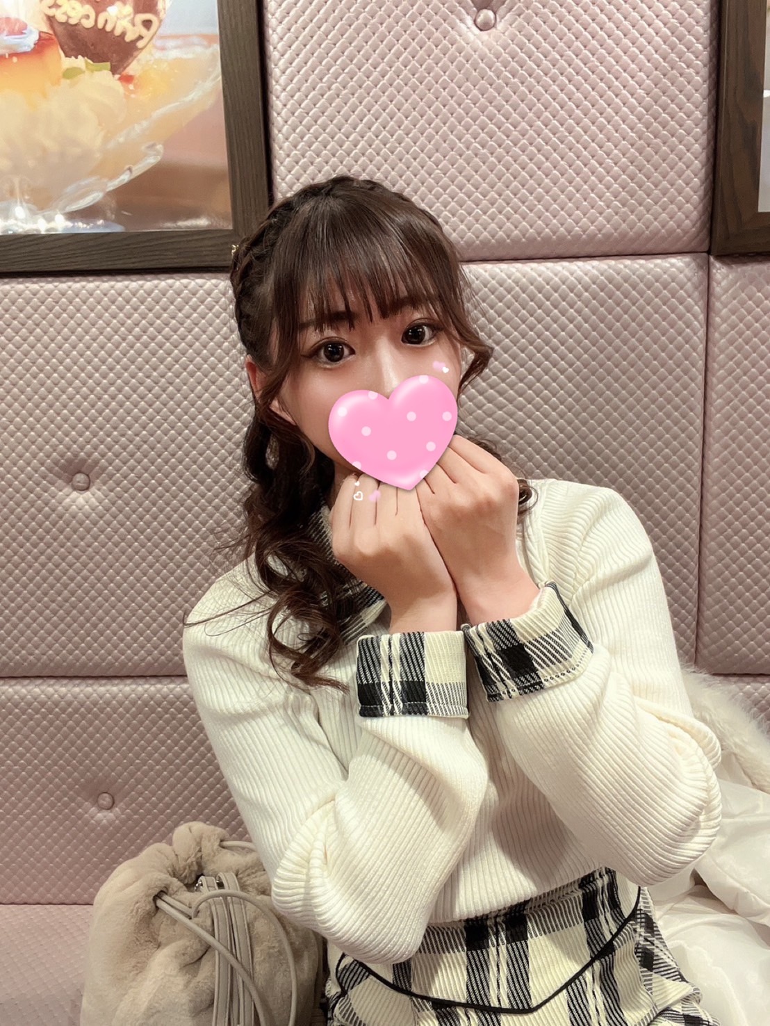 しおり  (清楚系アイドル)