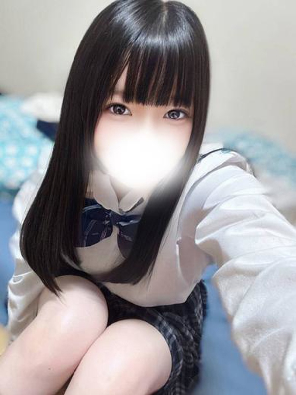 もゆ  (経験極浅純白の18歳)