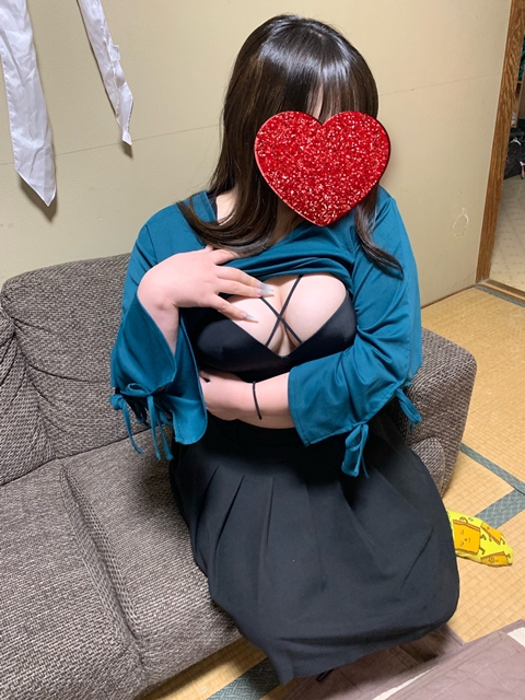 こはる  (ﾑﾁﾑﾁ愛溢れる淫乱女子)