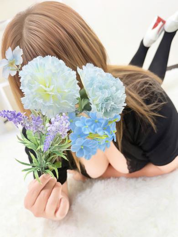 あきな  (フェラと素股の神様)