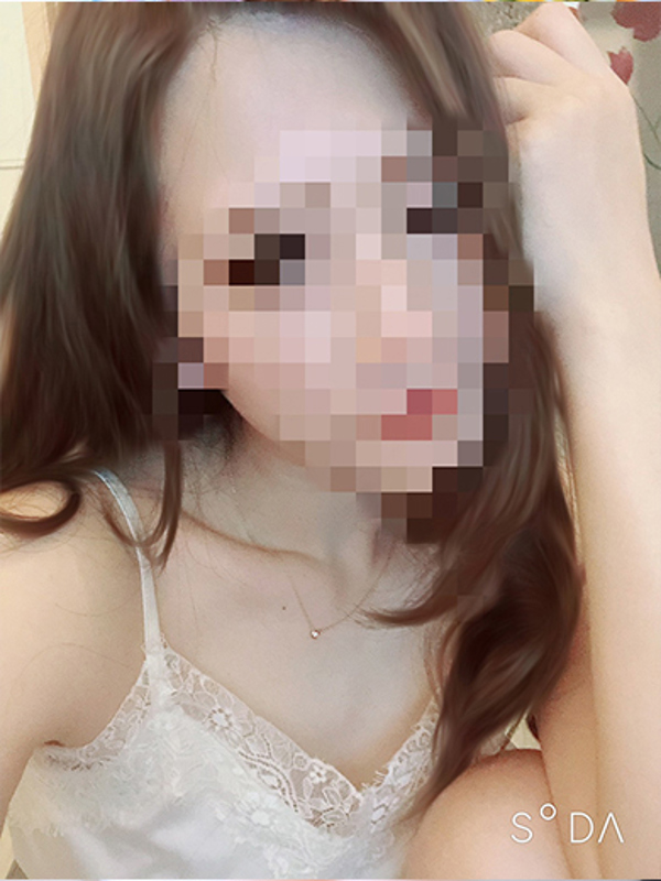 りり【一瞬で惹き込まれる美貌】