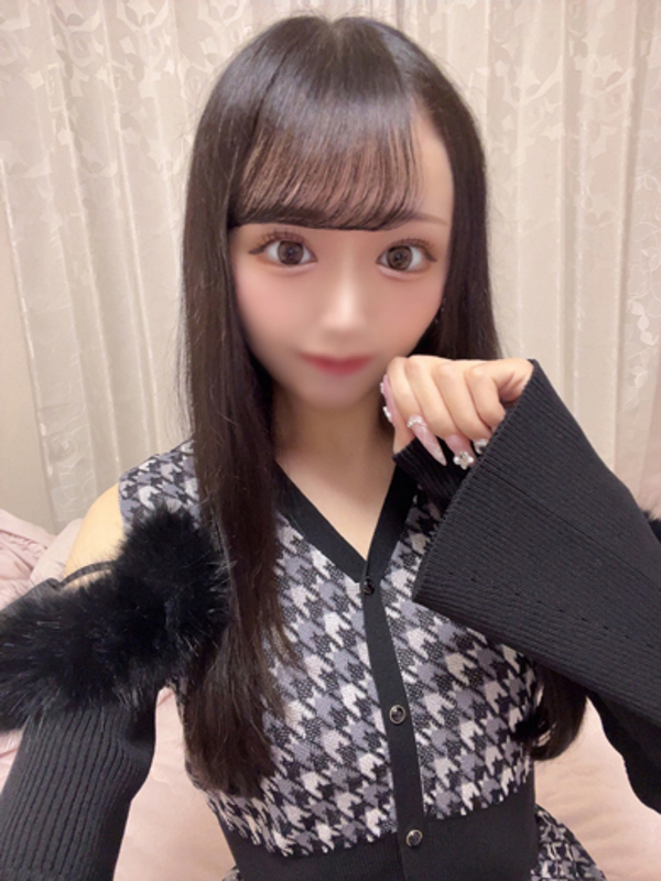 りの【色白アイドル系美女】