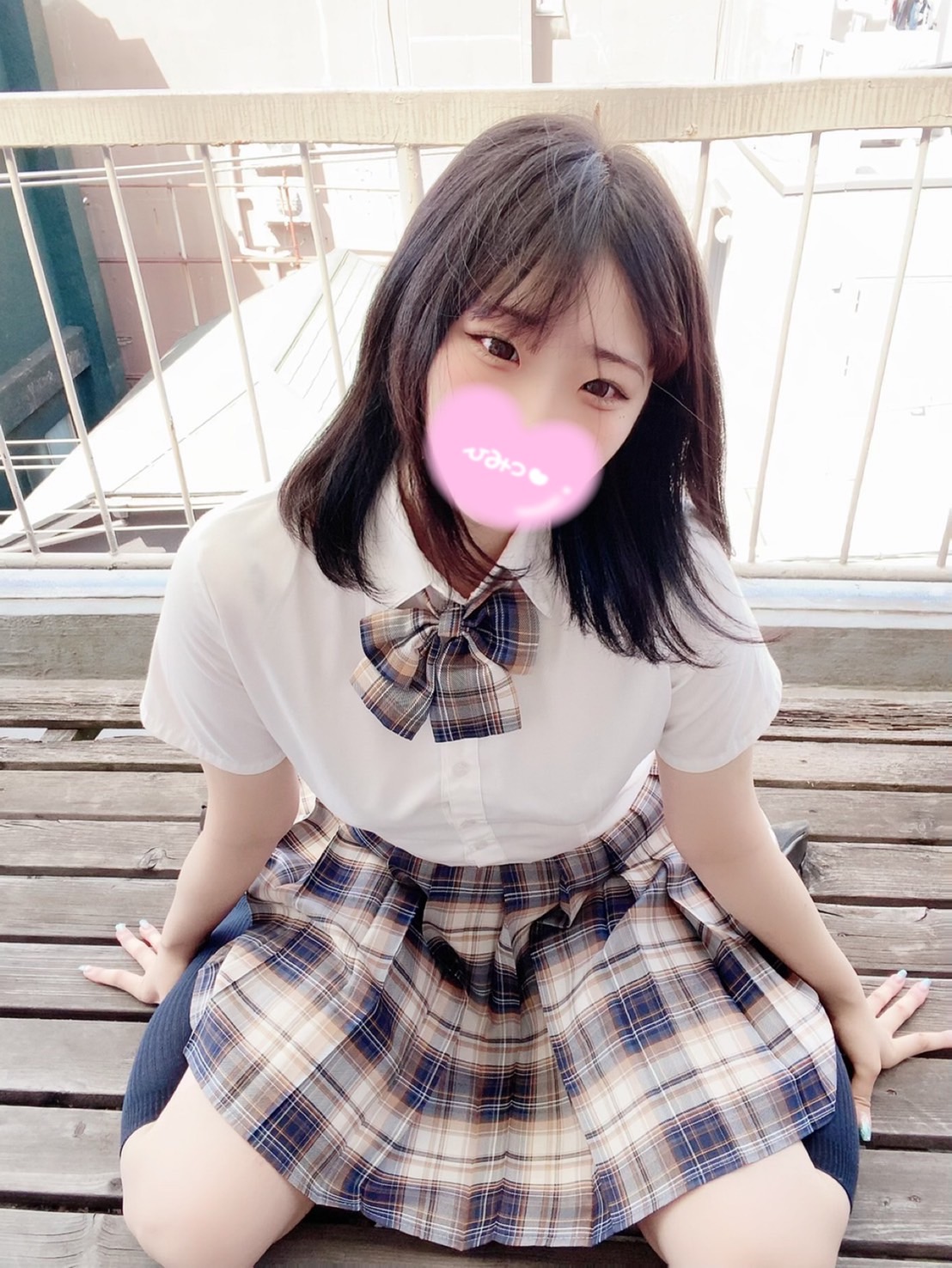 ゆらん  (スレンダーD乳美少女)