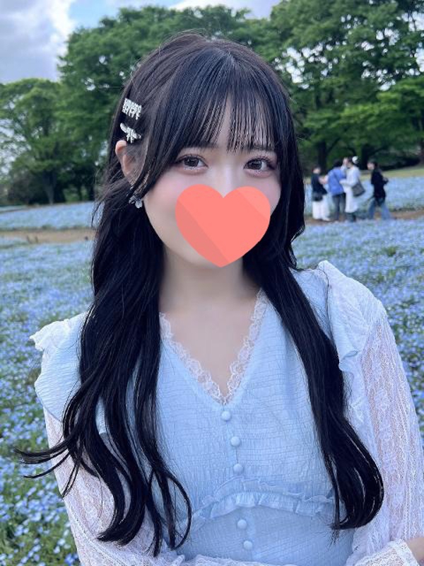 めいな  (初めての騎乗位えっち)