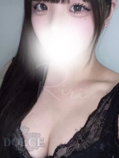 りり　G乳パイパン素人娘