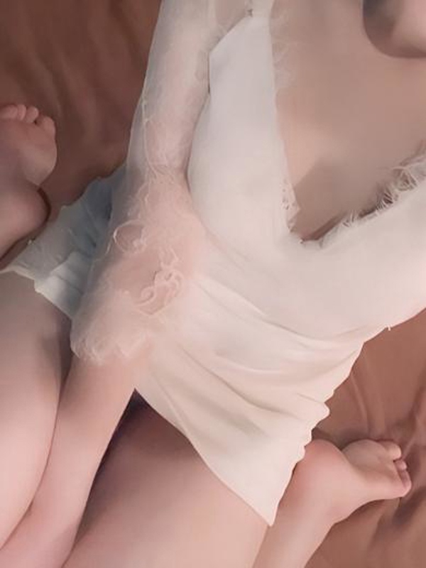 ふゆ　潮吹き注意敏感美女！