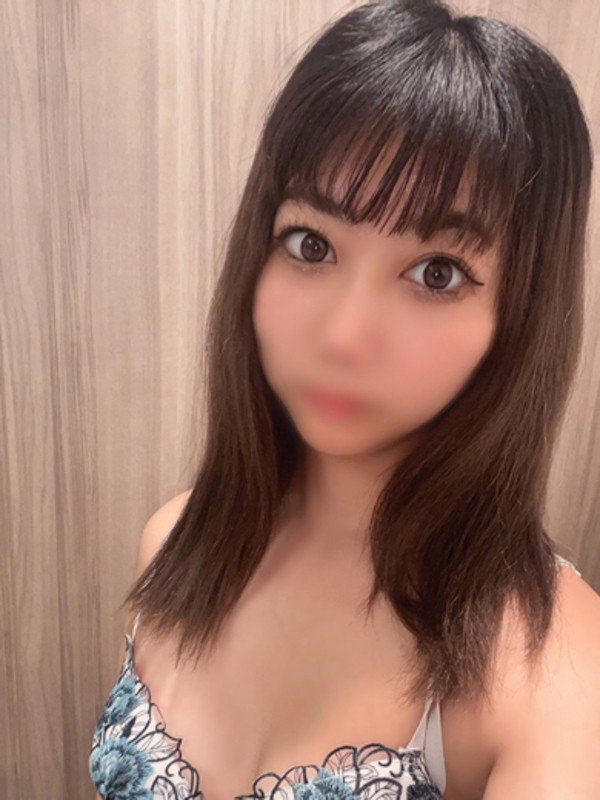 にいな【キャバ嬢と恋人プレイ】