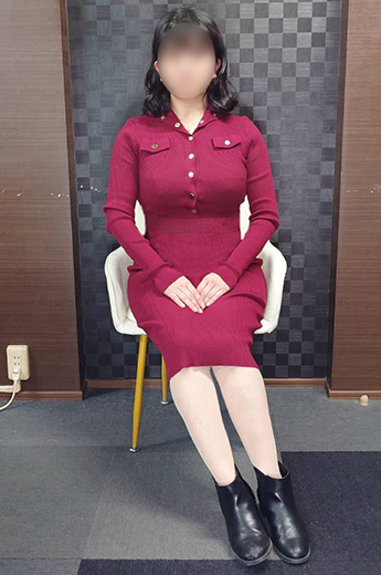 もえ  (小柄で可愛い人妻)