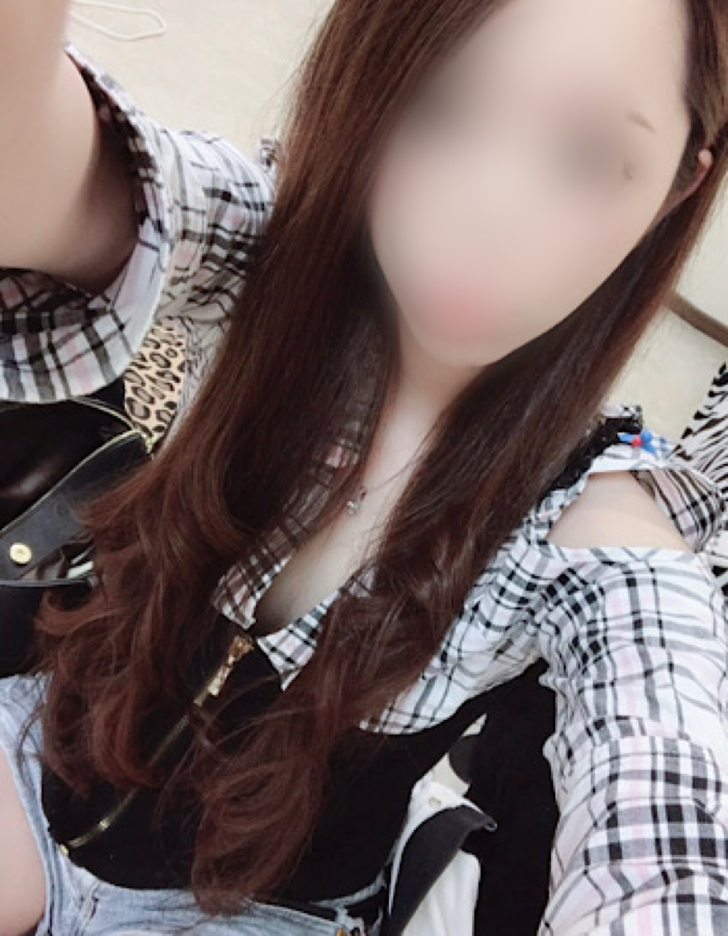 ひなた  (鈴鹿美貌に釘付け)