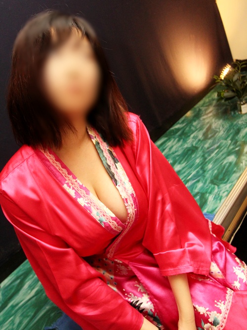 あずみ  (Hカップ爆美乳美女)