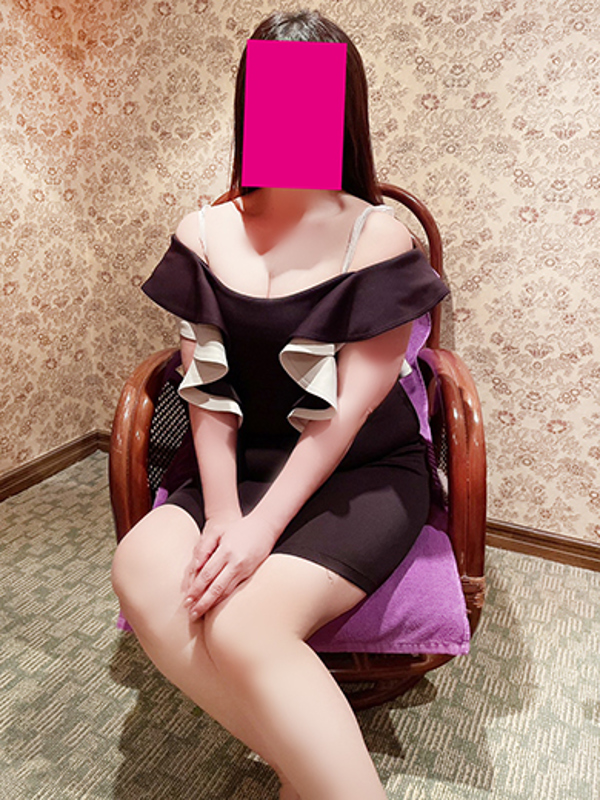 よしの  (熟女の魅力溢れる奥様)
