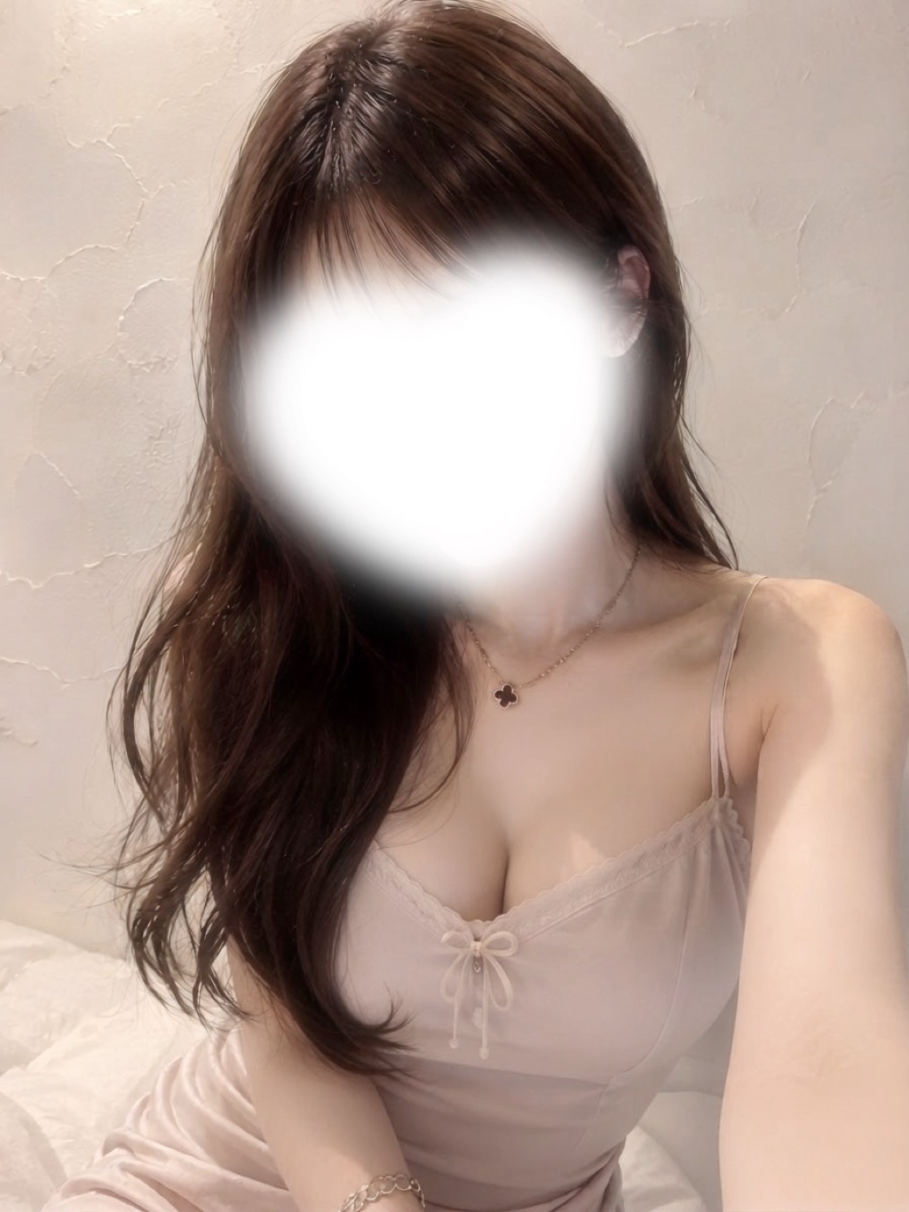 るる  (超絶イケてる女子大生)
