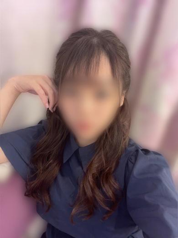 みなみ  (魅惑の瞳に心ほどける)