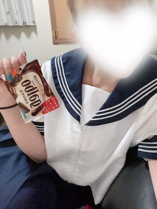 るな (ハーフ系スレンダー)<br/>21才T154・B89(E)・W56・H86