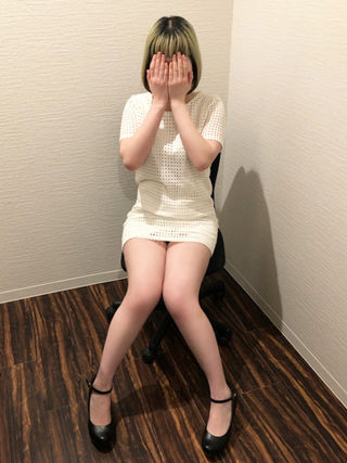 うさこ (色白F乳の完全素人)<br/>19才T160・B93(F)・W58・H88