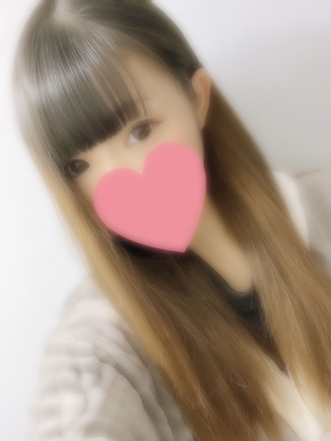 あい (小柄スレンダー美少女)