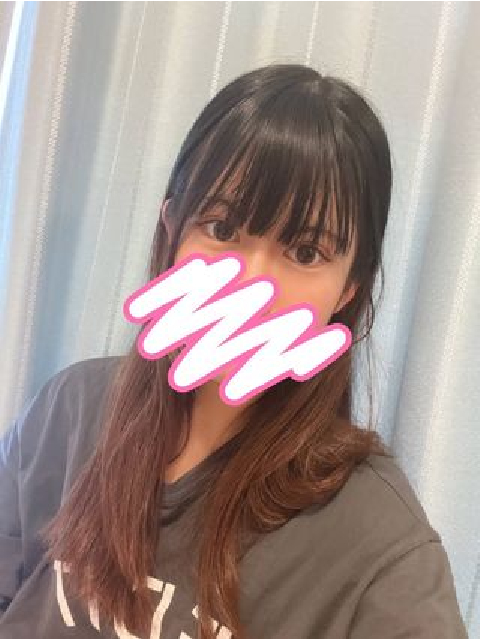 ひな (業界未経験)<br/>18才T153・B83・W54・H77