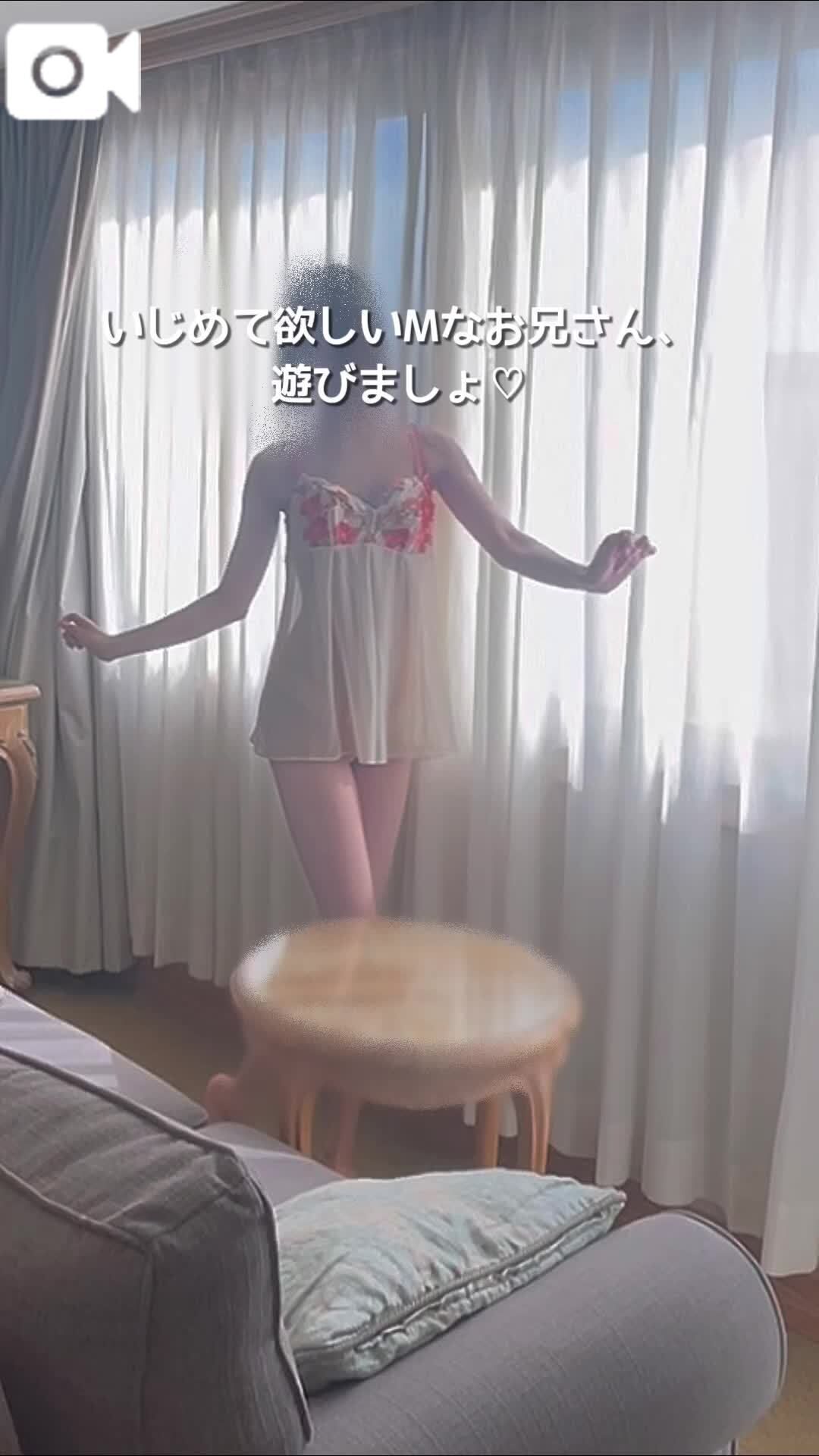 透けて揺れて