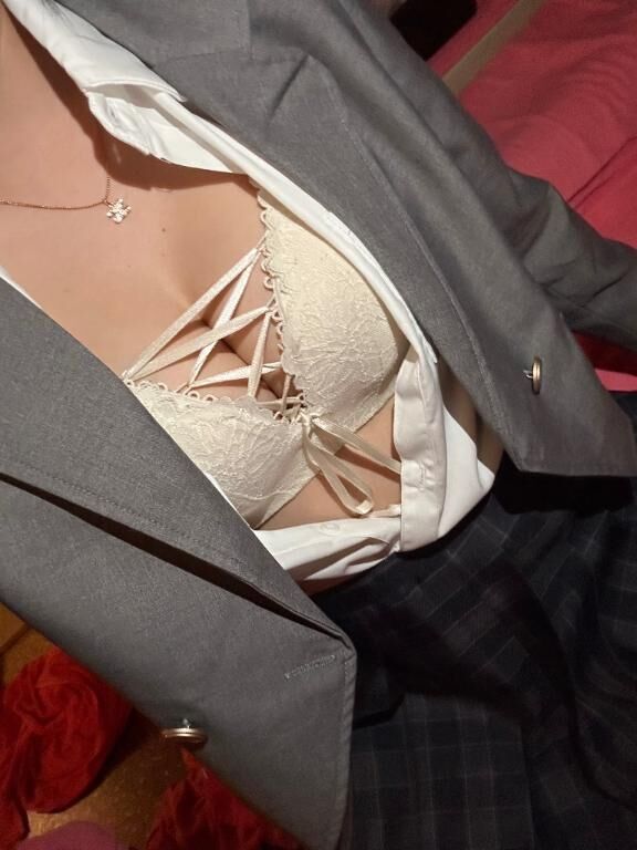 制服どう？！