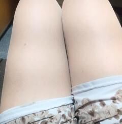 土日の...